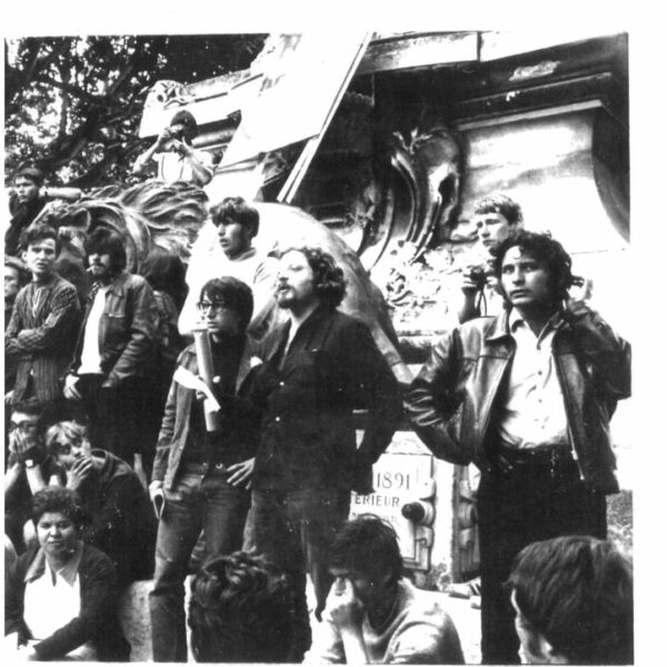 Gérard Gelas, jean jacques lebel, andré Benedetto 1968 sur la place de l'horloge - Copie